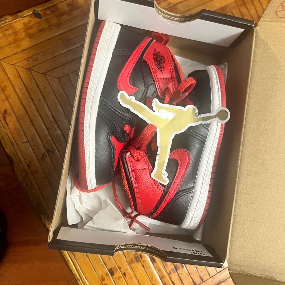 Jordan 1 Mid 6c - Picture 2 of 3